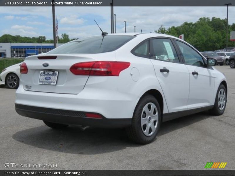 Oxford White / Charcoal Black 2018 Ford Focus S Sedan