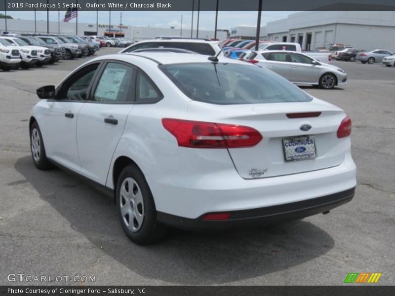 Oxford White / Charcoal Black 2018 Ford Focus S Sedan