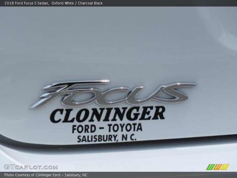 Oxford White / Charcoal Black 2018 Ford Focus S Sedan