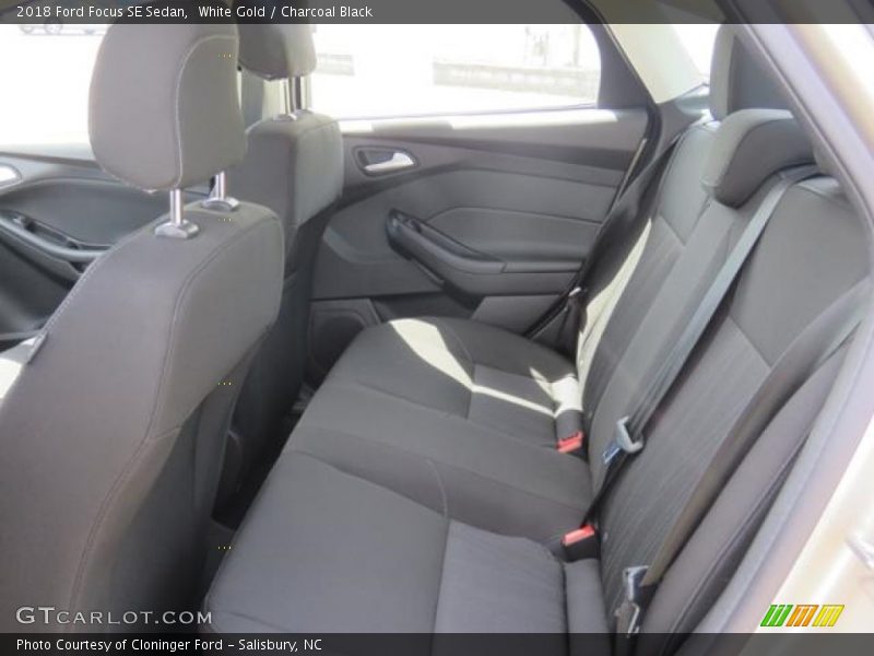 White Gold / Charcoal Black 2018 Ford Focus SE Sedan