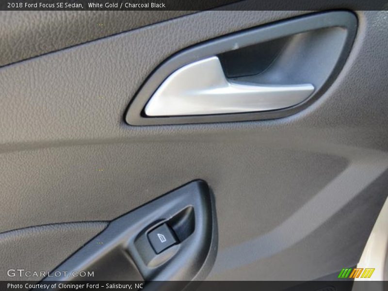 White Gold / Charcoal Black 2018 Ford Focus SE Sedan