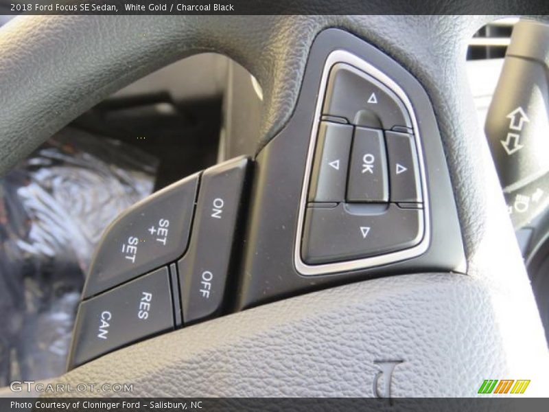 White Gold / Charcoal Black 2018 Ford Focus SE Sedan