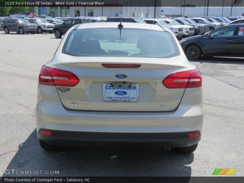 White Gold / Charcoal Black 2018 Ford Focus SE Sedan