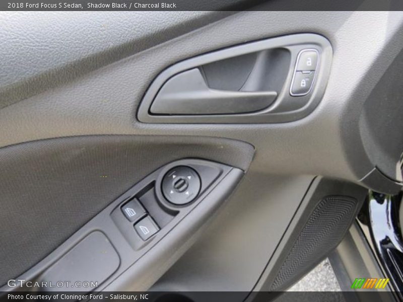Shadow Black / Charcoal Black 2018 Ford Focus S Sedan
