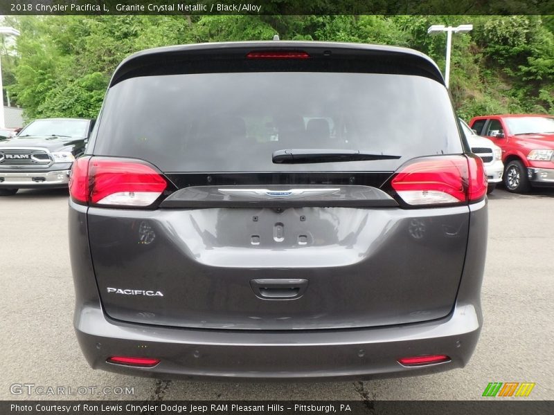 Granite Crystal Metallic / Black/Alloy 2018 Chrysler Pacifica L