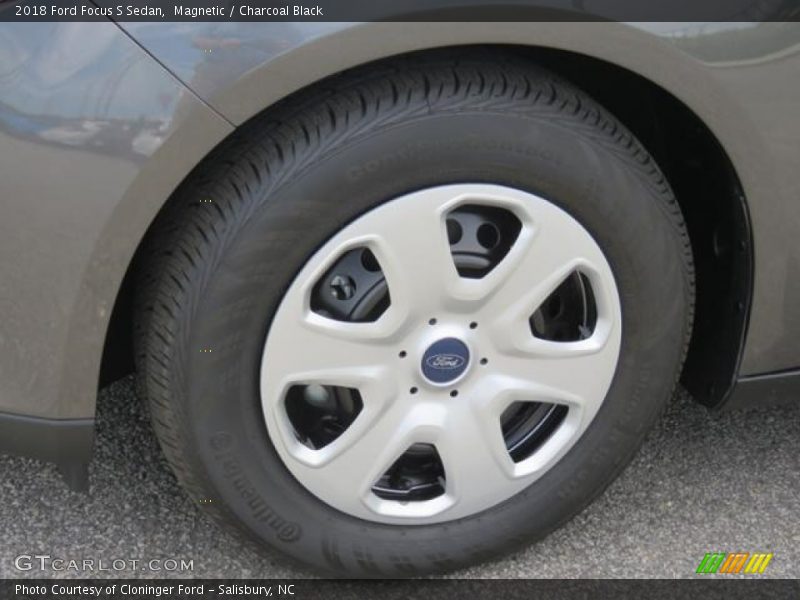 Magnetic / Charcoal Black 2018 Ford Focus S Sedan