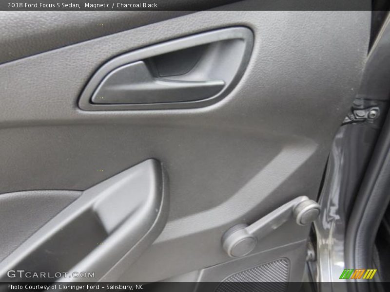 Magnetic / Charcoal Black 2018 Ford Focus S Sedan