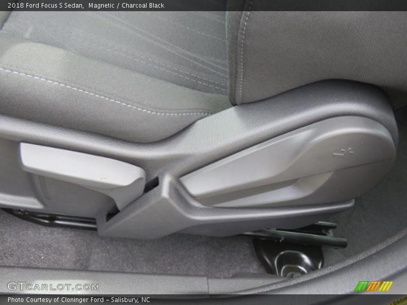 Magnetic / Charcoal Black 2018 Ford Focus S Sedan