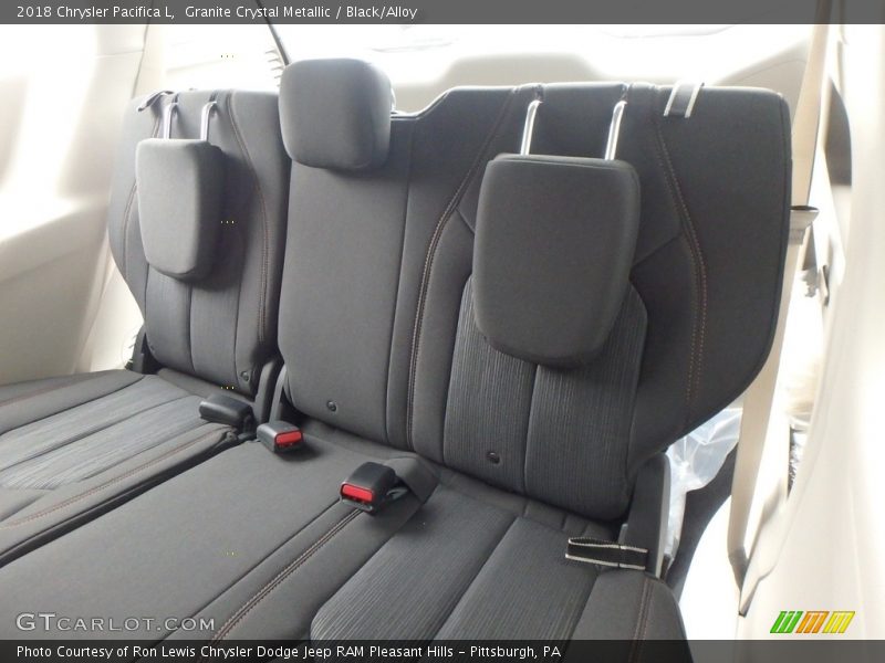 Granite Crystal Metallic / Black/Alloy 2018 Chrysler Pacifica L