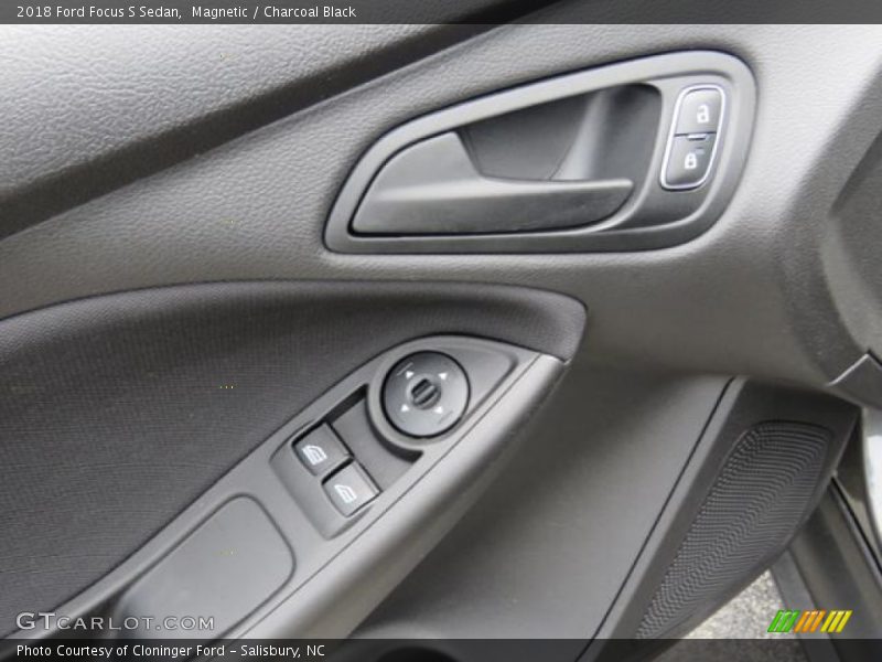 Magnetic / Charcoal Black 2018 Ford Focus S Sedan