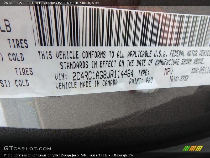 Granite Crystal Metallic / Black/Alloy 2018 Chrysler Pacifica L