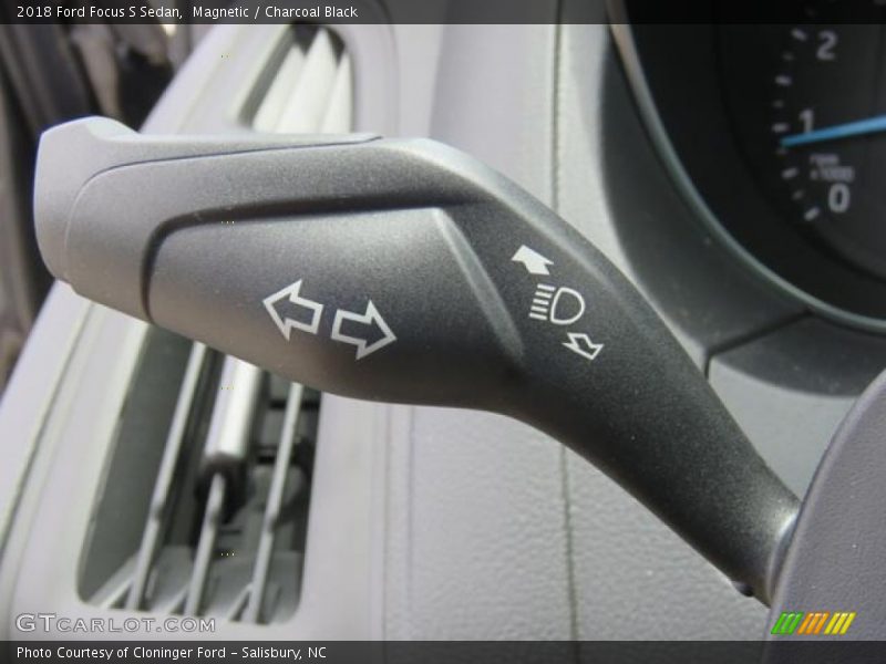 Magnetic / Charcoal Black 2018 Ford Focus S Sedan