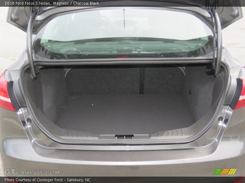 Magnetic / Charcoal Black 2018 Ford Focus S Sedan