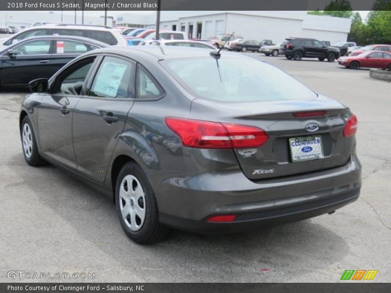 Magnetic / Charcoal Black 2018 Ford Focus S Sedan