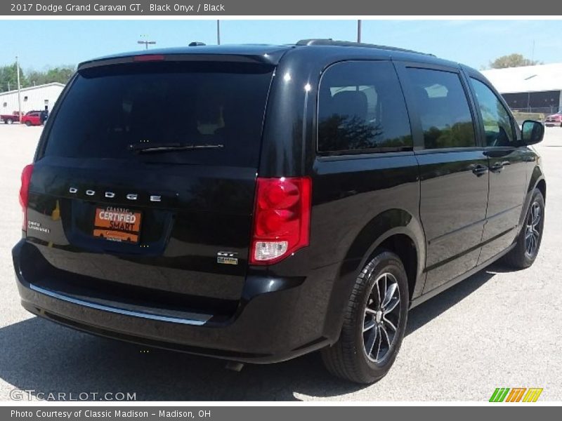 Black Onyx / Black 2017 Dodge Grand Caravan GT