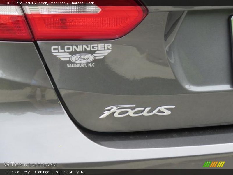 Magnetic / Charcoal Black 2018 Ford Focus S Sedan