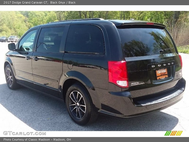 Black Onyx / Black 2017 Dodge Grand Caravan GT