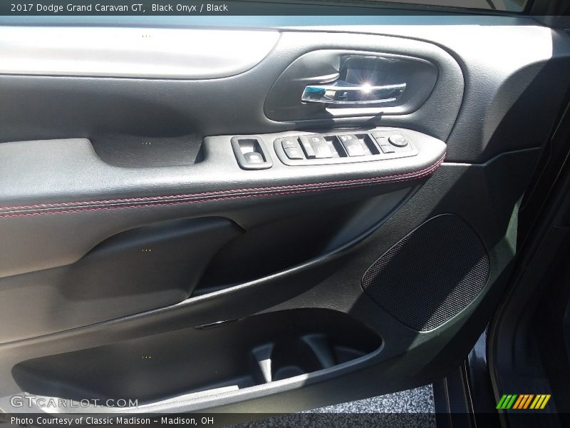 Black Onyx / Black 2017 Dodge Grand Caravan GT
