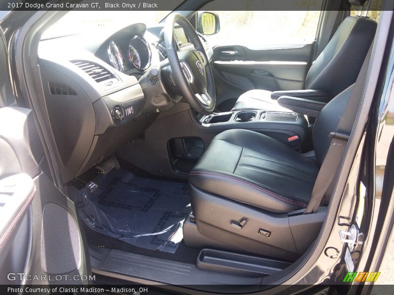 Black Onyx / Black 2017 Dodge Grand Caravan GT