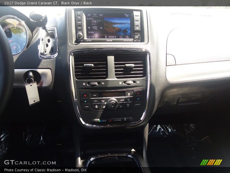 Black Onyx / Black 2017 Dodge Grand Caravan GT
