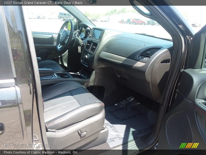 Black Onyx / Black 2017 Dodge Grand Caravan GT