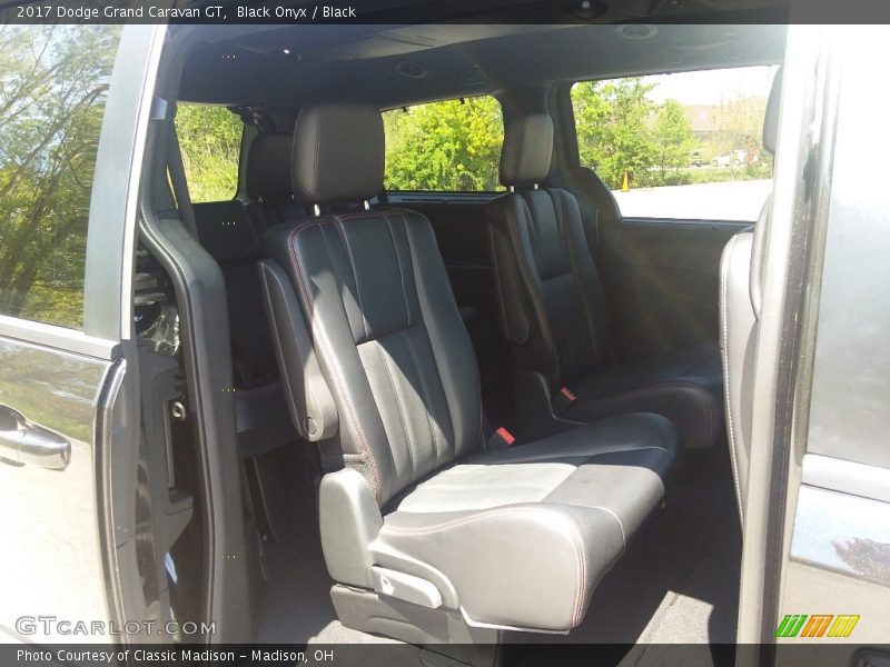 Black Onyx / Black 2017 Dodge Grand Caravan GT