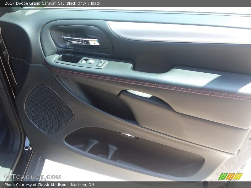 Black Onyx / Black 2017 Dodge Grand Caravan GT