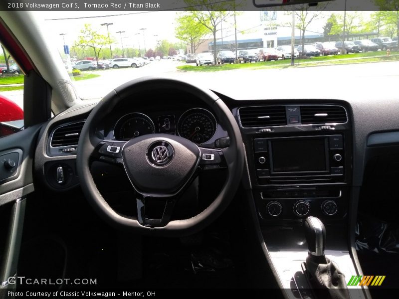 Tornado Red / Titan Black 2018 Volkswagen Golf S