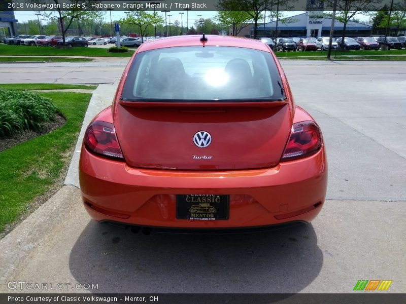 Habanero Orange Metallic / Titan Black 2018 Volkswagen Beetle S