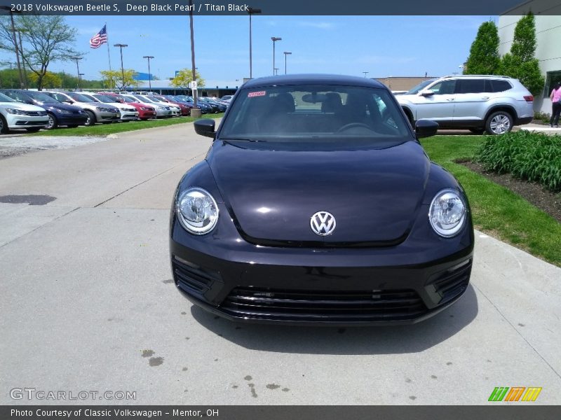 Deep Black Pearl / Titan Black 2018 Volkswagen Beetle S
