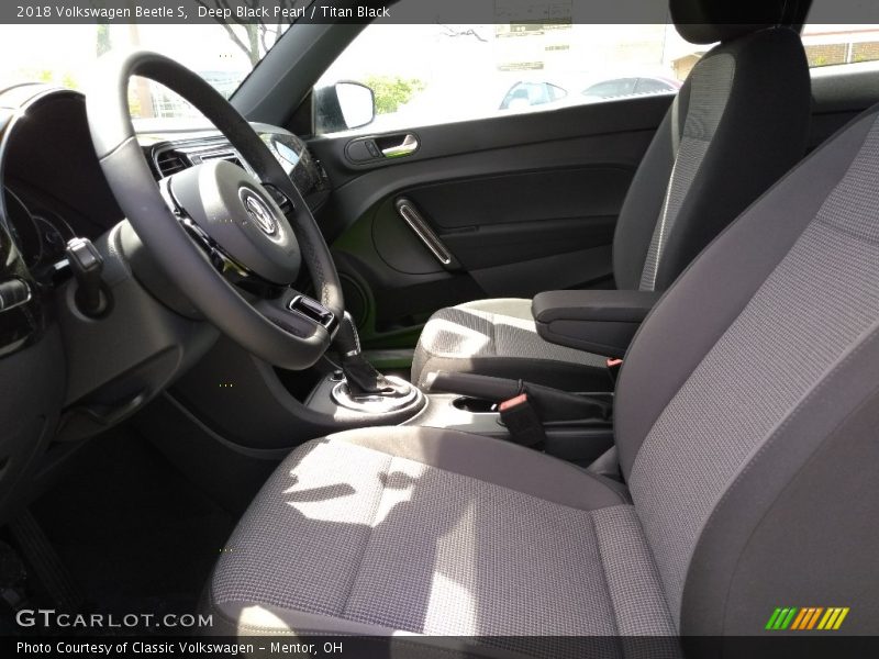 Deep Black Pearl / Titan Black 2018 Volkswagen Beetle S