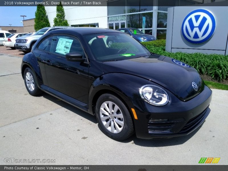 Deep Black Pearl / Titan Black 2018 Volkswagen Beetle S