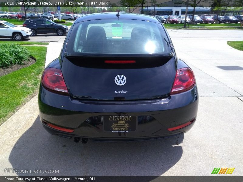 Deep Black Pearl / Titan Black 2018 Volkswagen Beetle S