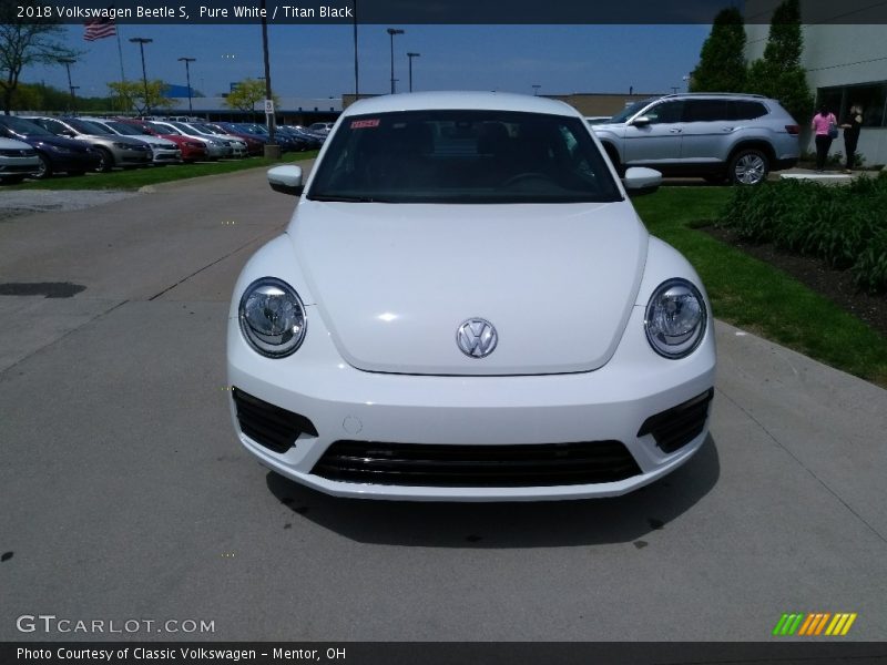 Pure White / Titan Black 2018 Volkswagen Beetle S