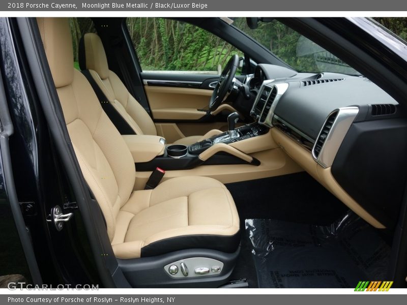Moonlight Blue Metallic / Black/Luxor Beige 2018 Porsche Cayenne