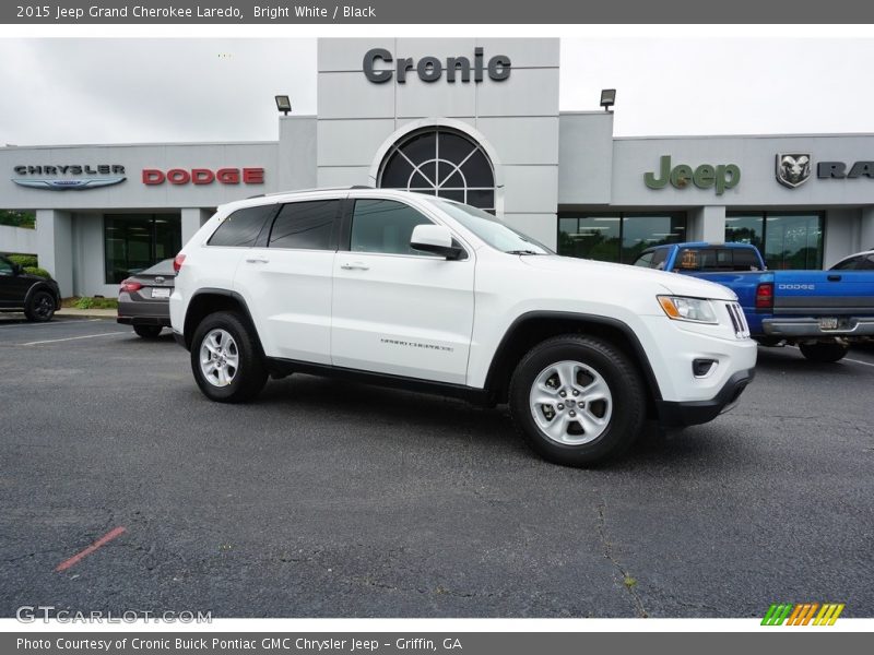 Bright White / Black 2015 Jeep Grand Cherokee Laredo
