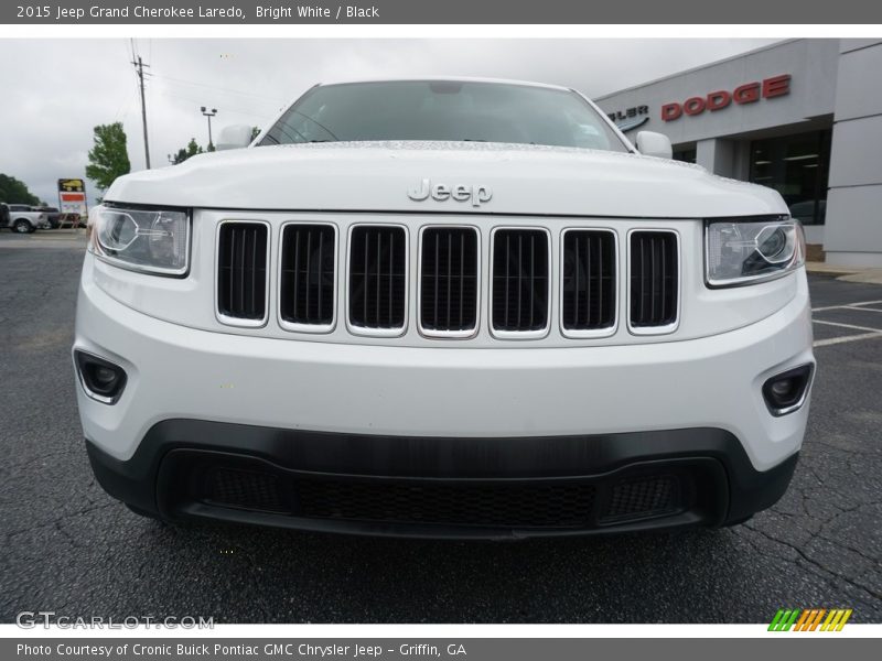 Bright White / Black 2015 Jeep Grand Cherokee Laredo