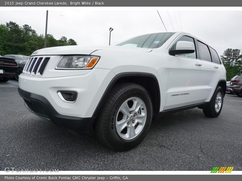 Bright White / Black 2015 Jeep Grand Cherokee Laredo