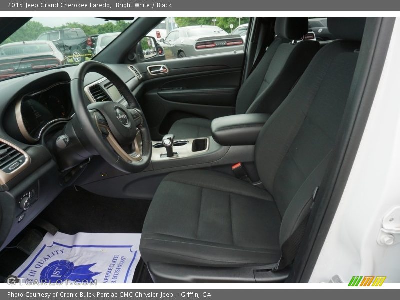 Bright White / Black 2015 Jeep Grand Cherokee Laredo