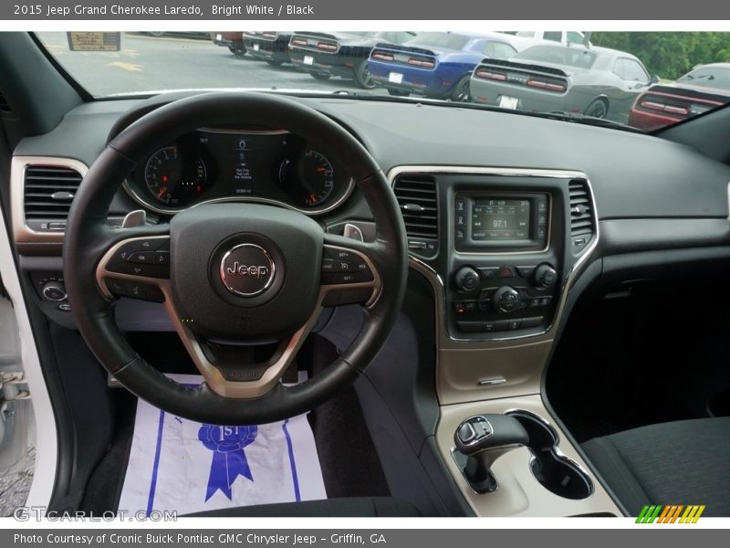 Bright White / Black 2015 Jeep Grand Cherokee Laredo