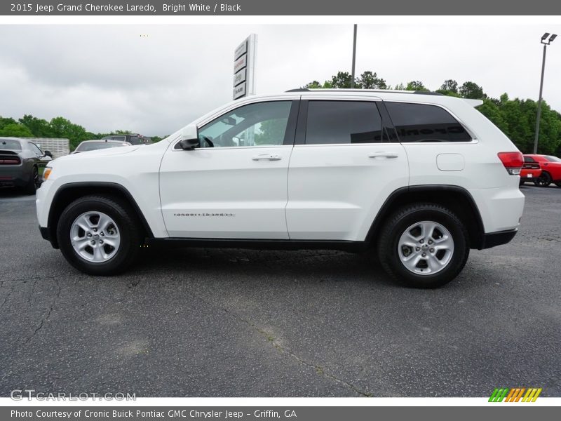 Bright White / Black 2015 Jeep Grand Cherokee Laredo