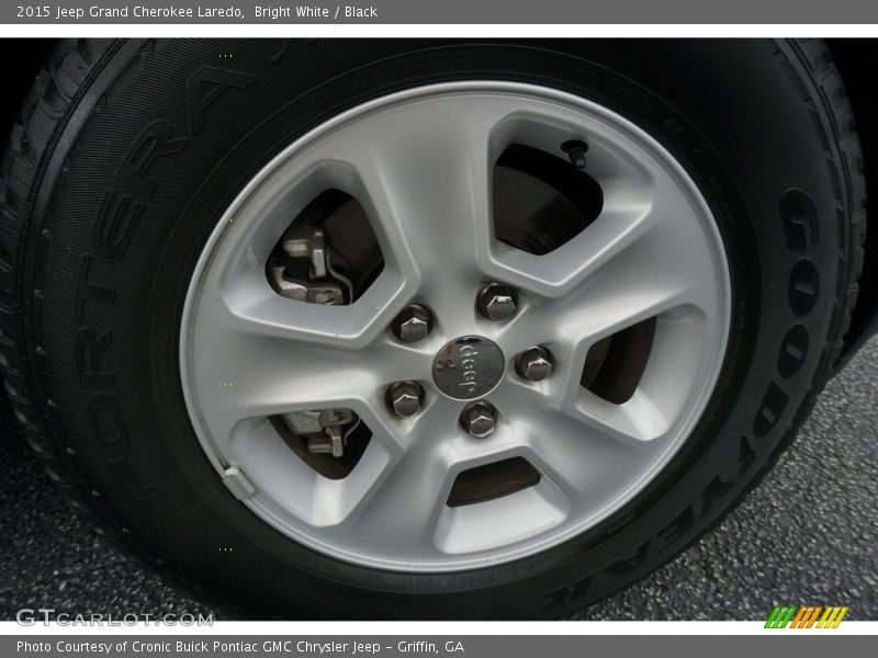 Bright White / Black 2015 Jeep Grand Cherokee Laredo