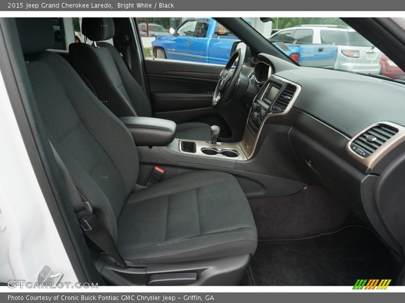 Bright White / Black 2015 Jeep Grand Cherokee Laredo