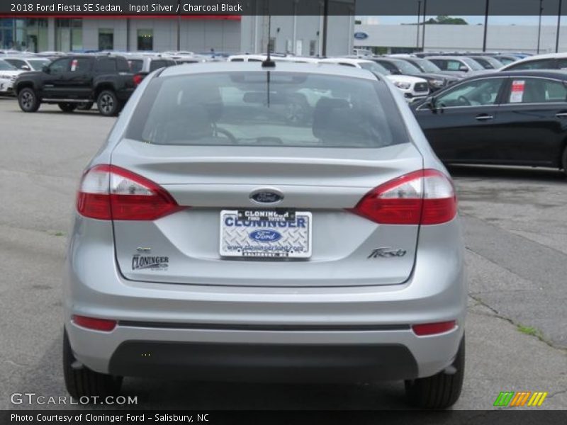 Ingot Silver / Charcoal Black 2018 Ford Fiesta SE Sedan