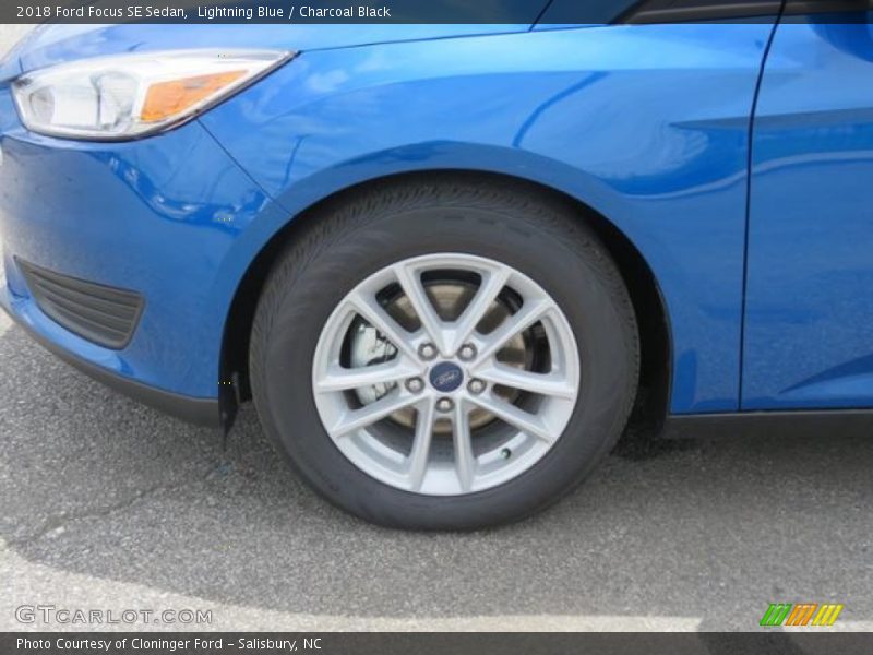 Lightning Blue / Charcoal Black 2018 Ford Focus SE Sedan