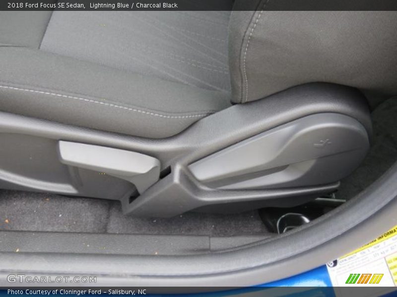 Lightning Blue / Charcoal Black 2018 Ford Focus SE Sedan