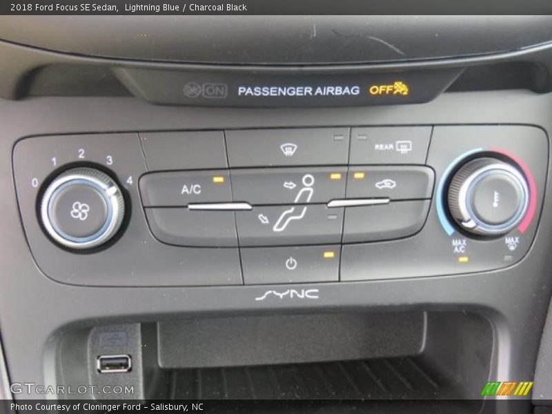 Lightning Blue / Charcoal Black 2018 Ford Focus SE Sedan