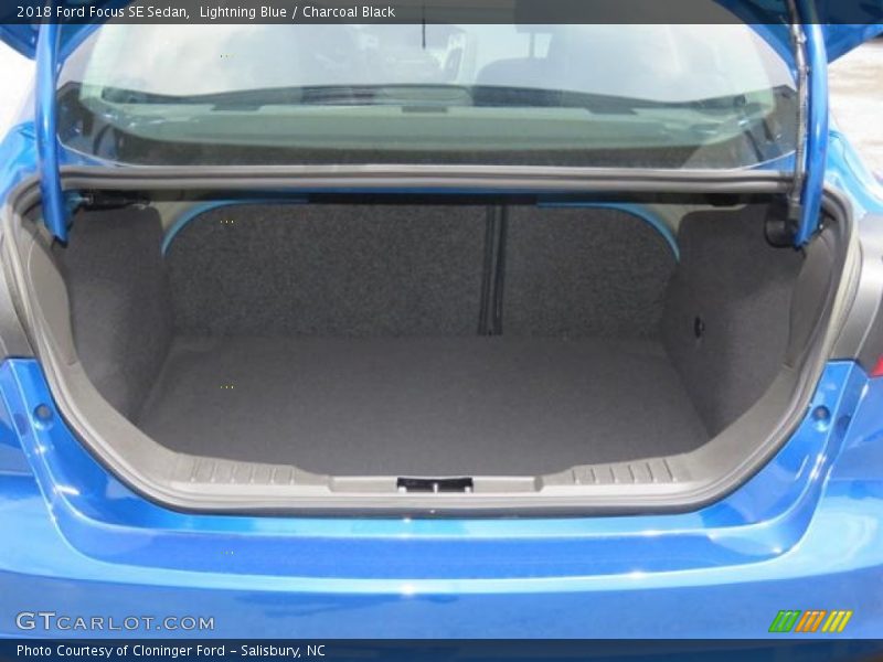 Lightning Blue / Charcoal Black 2018 Ford Focus SE Sedan