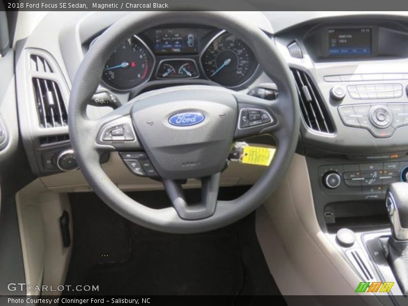 Magnetic / Charcoal Black 2018 Ford Focus SE Sedan