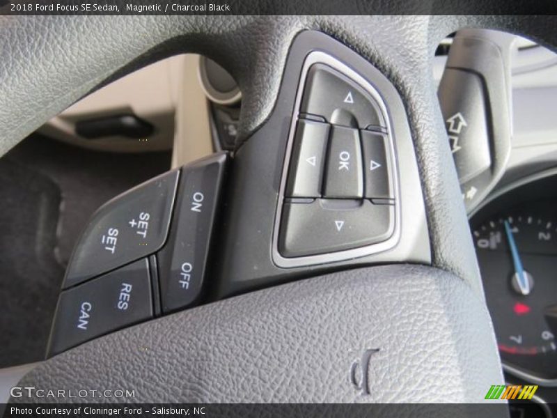 Magnetic / Charcoal Black 2018 Ford Focus SE Sedan